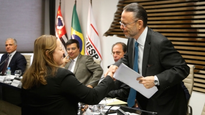 NEGÓCIOS - Vice-presidente do CEISE Br entrega proposta de retrofit ao presidente do BNDES