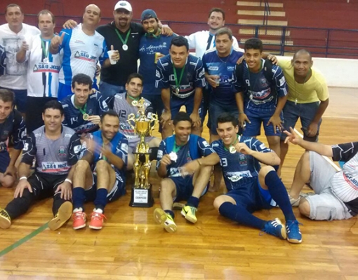 A equipe Sucatas São José conquistou com méritos o título do Campeonato