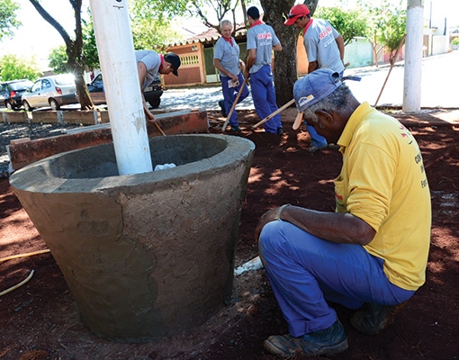 Reforma e adequação da Praça “Francisco Magro” inclui instalação de bebedouro, gramado e adequação da rede de água