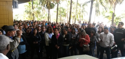 DISSÍDIO - Servidores municipais continuam parados