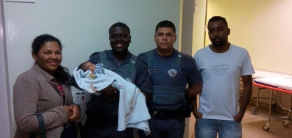 HEROÍSMO - Bebê é salvo com  a ajuda de Policiais Militares