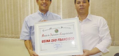 Vereador Niltinho entrega moções a empresários da cidade
