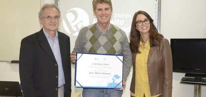 Zezinho Gimenez recebe certificado de “Prefeito Empreendedor do Sebrae”