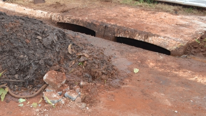 SAEMAS realiza trabalhos de limpeza de bueiros do município