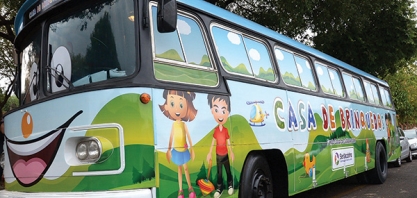 DIVERSÃO - Projeto “Casa de Brinquedos” retoma visitas às escolas municipais