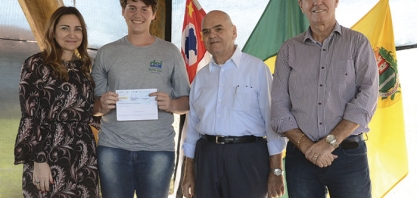INCENTIVO PARA O FUTURO - Alunos recebem bolsas de estudo do Projeto “Jovem Agricultor do Futuro”