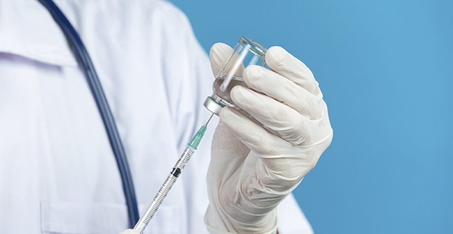 Vacina da Pfizer/BioNTech causa dois casos de reação alérgica;  agência britânica faz alerta