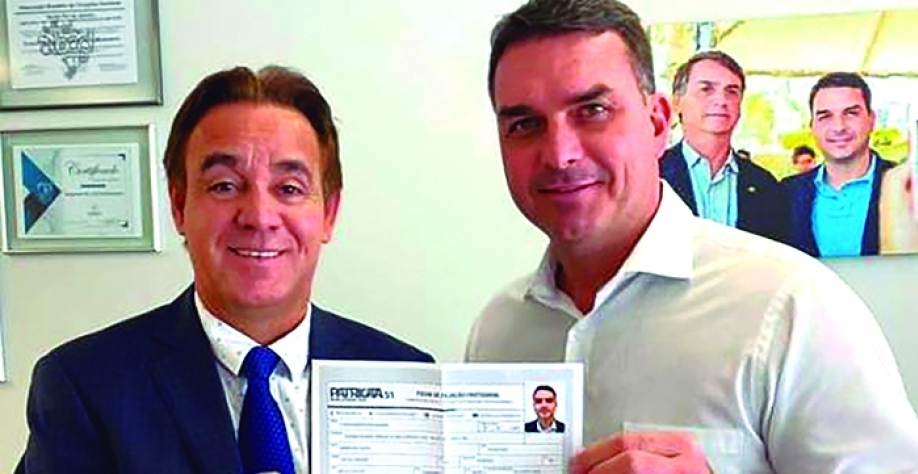Flávio Bolsonaro, filia no Patriota. Reportagem completa e entrevista nas próximas edições