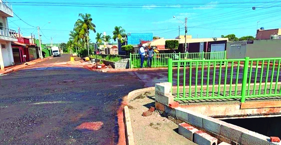 Prefeitura de Barrinha finaliza obra da ponte na Avenida Júlio Marcari