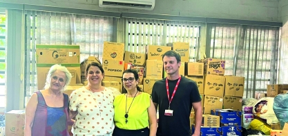 Drive-thru arrecada 2 toneladas de alimentos para vítimas de enchentes no litoral paulista