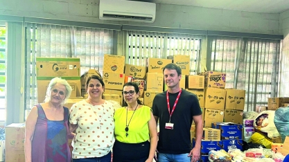 Drive-thru arrecada 2 toneladas de alimentos para vítimas de enchentes no litoral paulista