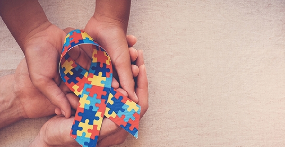 O autismo pode impactar financeiramente as famílias?