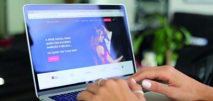 Especialista explica como evitar golpes em sites de relacionamento