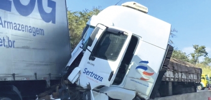 Caminhão de Sertãozinho se envolve em acidente em  Minas 