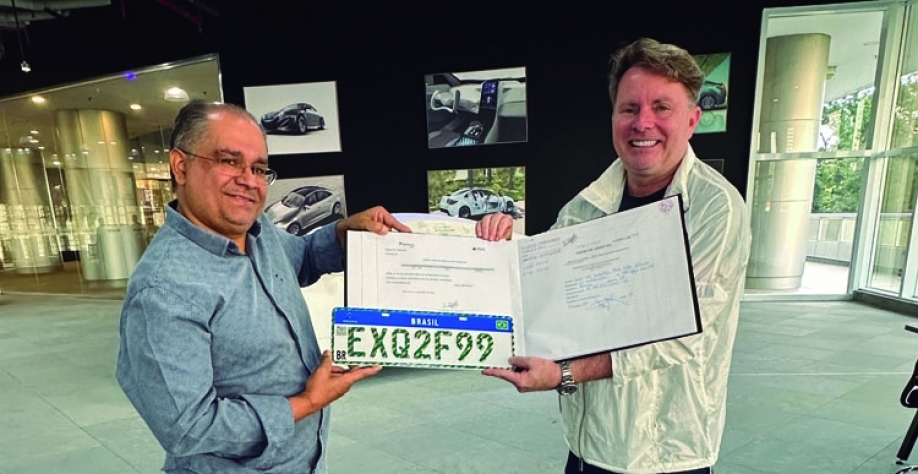 Lecar recebe placa verde para testar veículo elétrico nacional