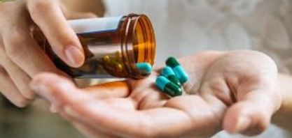 Automedicação dificulta diagnóstico de doenças mais graves, revela especialista