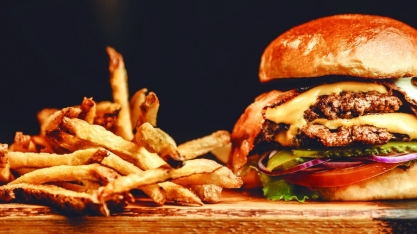 No Dia Mundial do Hambúrguer, Festa da Firma, maior perfil de humor e memes do mundo corporativo, lança 1ª edição do Happy Burger