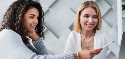 Projeto social capacita gratuitamente mulheres em programação e desenvolvimento web