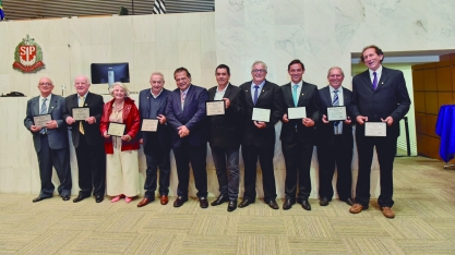 Tirso Meirelles é condecorado com colar de honra ao mérito legislativo por contribuições ao setor rural de São Paulo
