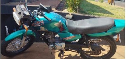 Na manhã desta sexta-feira (30/08), policiais militares do 43º BPM/I prenderam em flagrante um homem conduzindo uma motocicleta com sinais de identificação adulterados