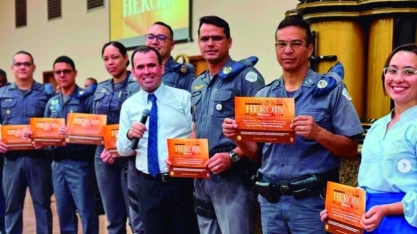 Policiais militares da Força Tática do 43º BPM/I,  prenderam em flagrante um homem procurado pela justiça