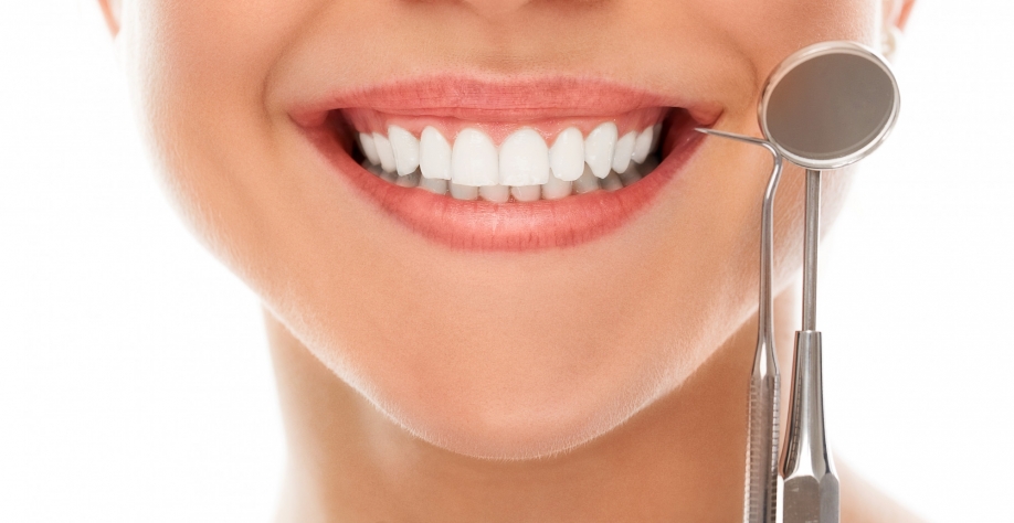 Próteses fixas ajudam a transformar sorrisos em qualquer idade