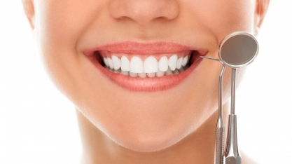 Próteses fixas ajudam a transformar sorrisos em qualquer idade