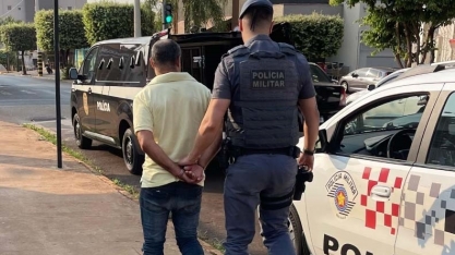 Policiais militares da Força Tática do 43ºBPM/I prenderam em flagrante um homem em posse.