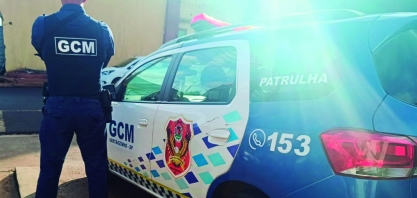 Morador de Sertãozinho indignado com água invadindo a cada dele no bairro Santa Rita nesta quinta-feira (7)