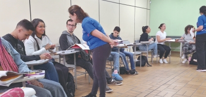 Inglês gratuito para estudantes de escolas públicas gera novas oportunidades e transforma a realidade de jovens