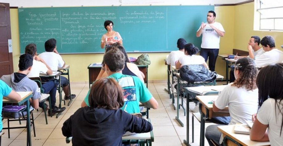 Escolas públicas de SP estão com 75 vagas para psicólogos; rede já conta com 600 profissionais atuando