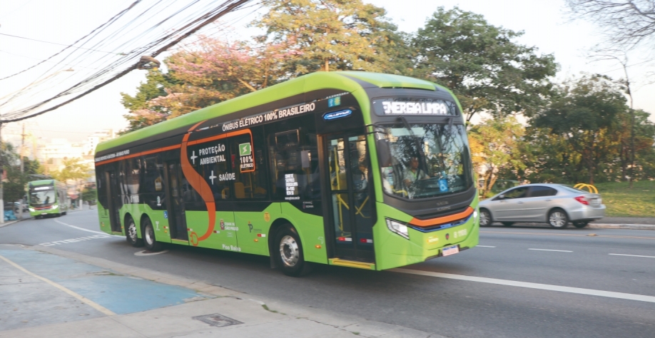 Cidade de São Paulo acelera transição e frota de ônibus elétricos cresce mais de 70% em 2025