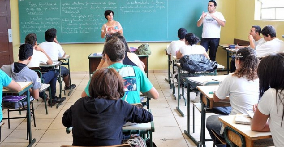 Escolas públicas de SP estão com 75 vagas para psicólogos; rede já conta com 600 profissionais atuando