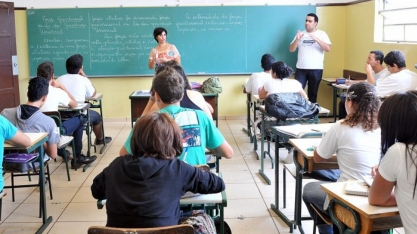 Escolas públicas de SP estão com 75 vagas para psicólogos; rede já conta com 600 profissionais atuando