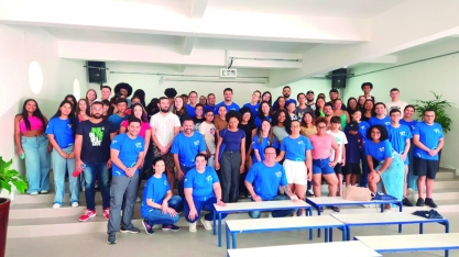 Voluntariado corporativo, impulso, acesso gratuito ao inglês para jovens de escolas públicas e bolsistas