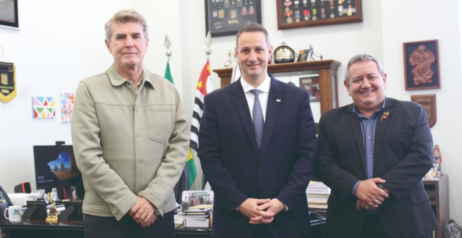 Prefeito Zezinho Gimenez e vereador Cesinha participam de reunião produtiva com o secretário de Segurança Pública do Estado, Guilherme Derrite