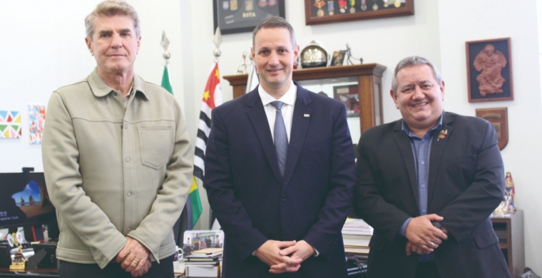 Prefeito Zezinho Gimenez e vereador Cesinha participam de reunião produtiva com o secretário de Segurança Pública do Estado, Guilherme Derrite