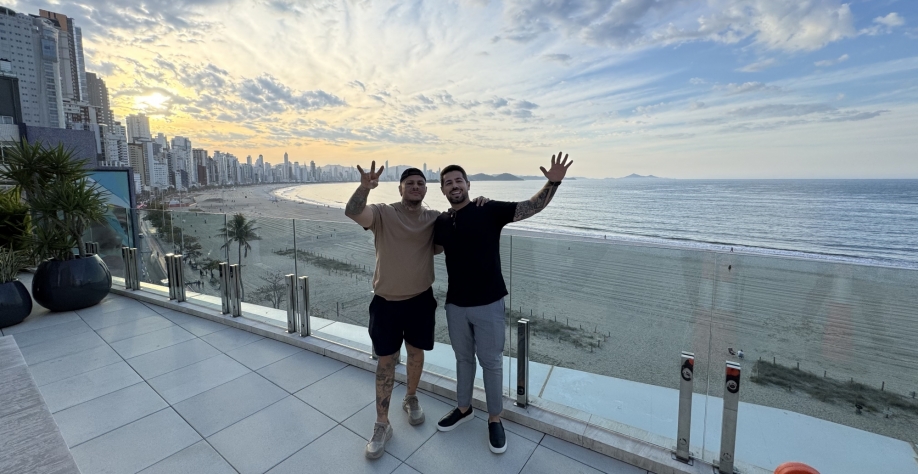 Influencer Toguro visita imóveis de luxo com um dos maiores especialistas do mercado imobiliário de alto padrão no Sul do país