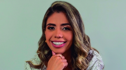 Psicóloga brasileira lança proposta para padronizar prevenção em saúde mental não clínica nos EUA