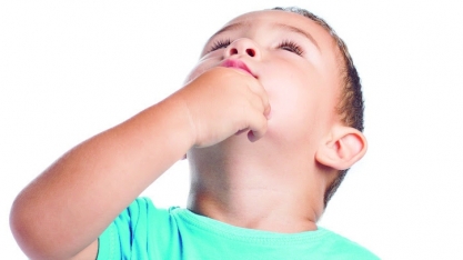 Curiosidade infantil pode virar susto: saiba o que fazer quando a criança coloca algo na boca, no ouvido ou até no nariz