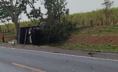 Grave acidente na Rodovia Cunha Bueno em Jaboticabal deixa uma vítima fatal