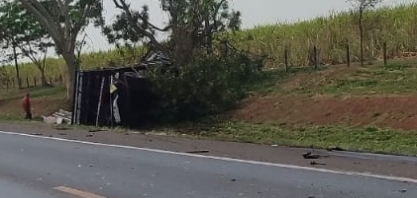 Grave acidente na Rodovia Cunha Bueno em Jaboticabal deixa uma vítima fatal