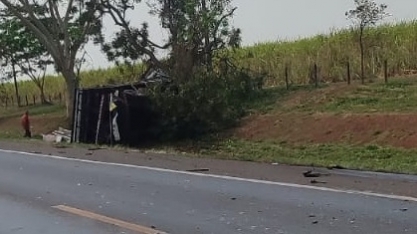 Grave acidente na Rodovia Cunha Bueno em Jaboticabal deixa uma vítima fatal