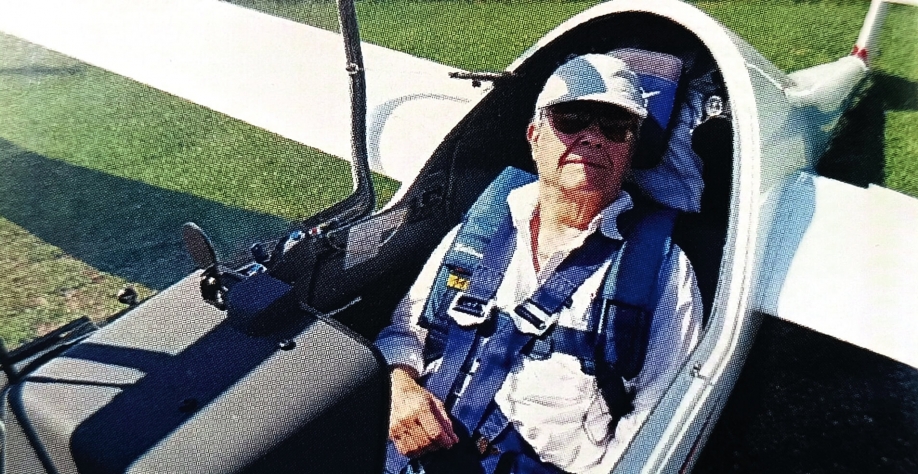 Sobrinho-neto de Santos Dumont mantém vivo o legado da aviação no Brasil