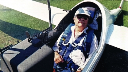 Sobrinho-neto de Santos Dumont mantém vivo o legado da aviação no Brasil