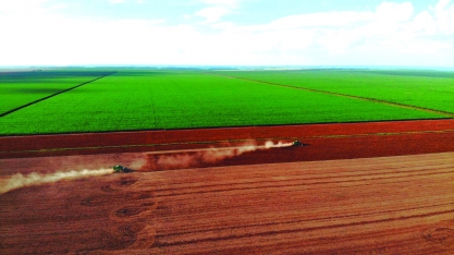 BrasilAgro alcança 90% da frota agrícola conectada e amplia controle das operações com centro digital integrado