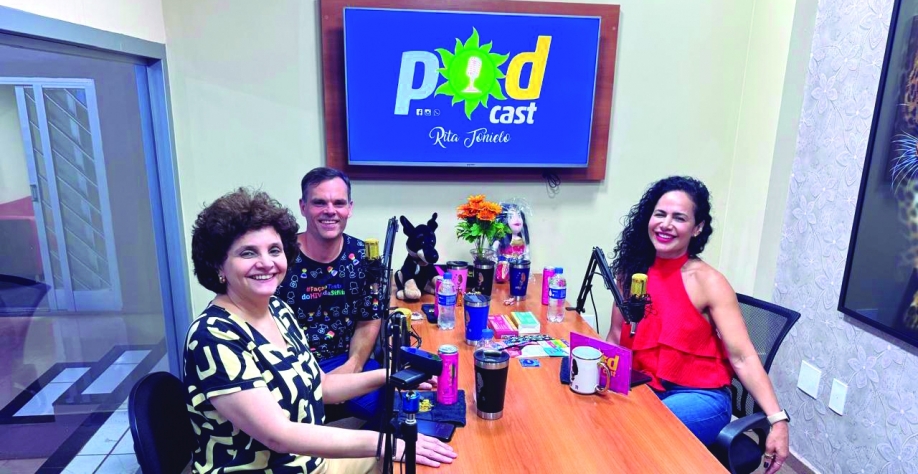 Podcast Dra. Rita recebe Fábia Tolvo e Denis Rodrigo para falar sobre ISTs e HIV