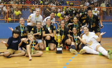 Finais das categorias Sub-8, feminino e masculino adultos foram de bons jogos e muita emoção em quadra