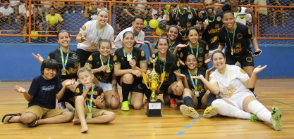 Finais das categorias Sub-8, feminino e masculino adultos foram de bons jogos e muita emoção em quadra