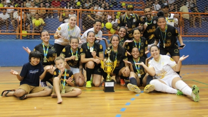 Finais das categorias Sub-8, feminino e masculino adultos foram de bons jogos e muita emoção em quadra